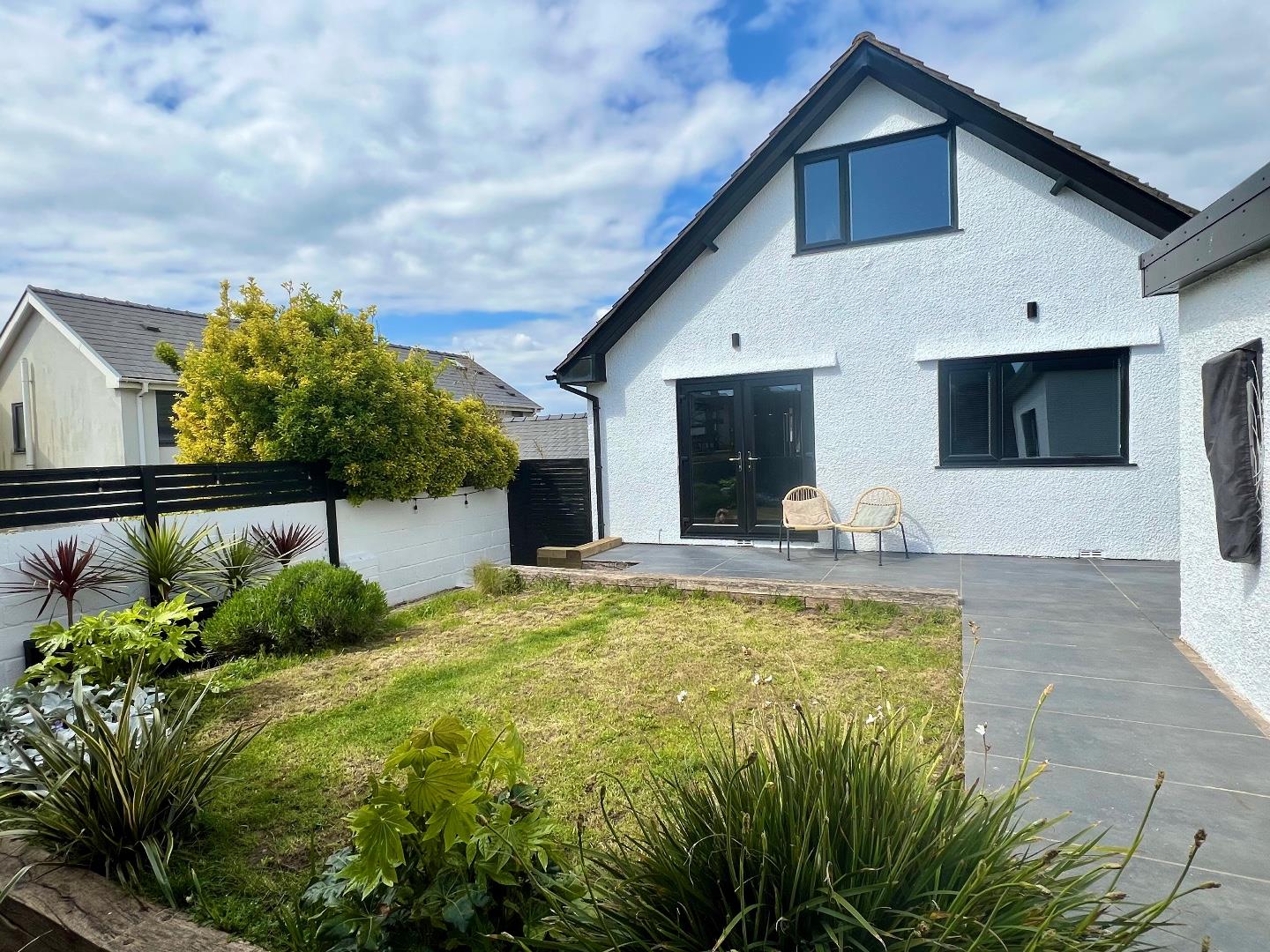 Seaview Drive, Ogmore-By-Sea, Vale of Glamorgan, CF32 0PB